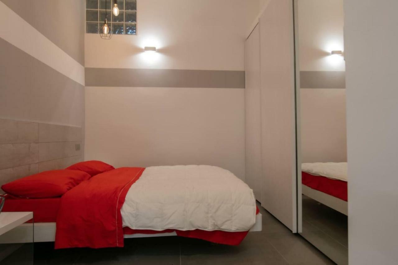 Banksy - Arte In Centro Citta Apartment Parma Bagian luar foto