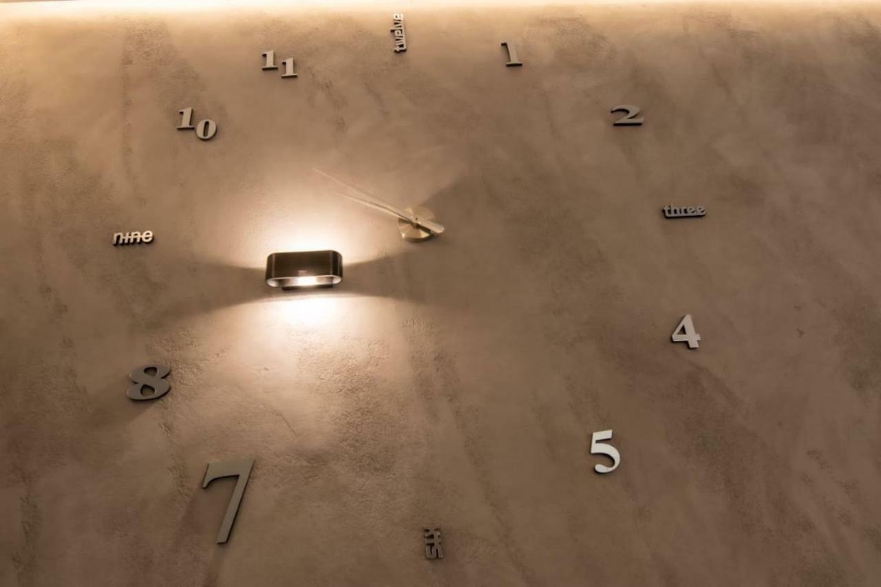 Banksy - Arte In Centro Citta Apartment Parma Bagian luar foto