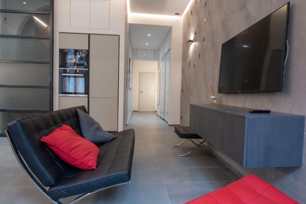 Banksy - Arte In Centro Citta Apartment Parma Bagian luar foto