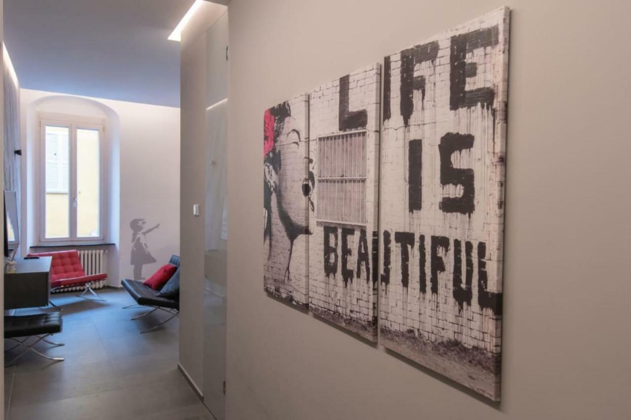 Banksy - Arte In Centro Citta Apartment Parma Bagian luar foto