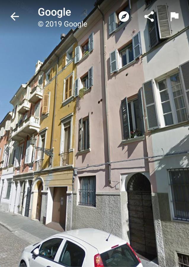 Banksy - Arte In Centro Citta Apartment Parma Bagian luar foto
