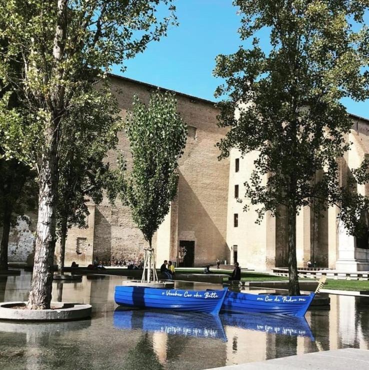Banksy - Arte In Centro Citta Apartment Parma Bagian luar foto