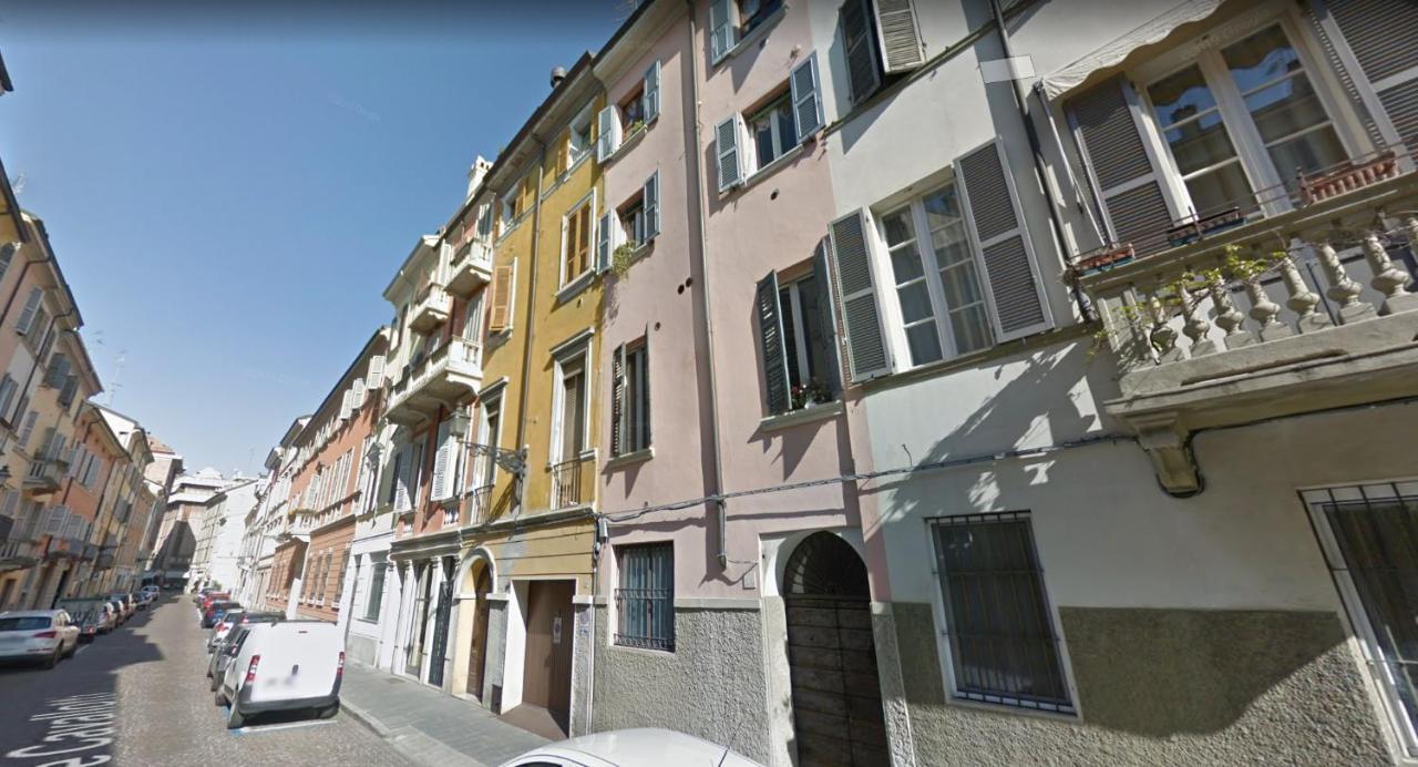 Banksy - Arte In Centro Citta Apartment Parma Bagian luar foto